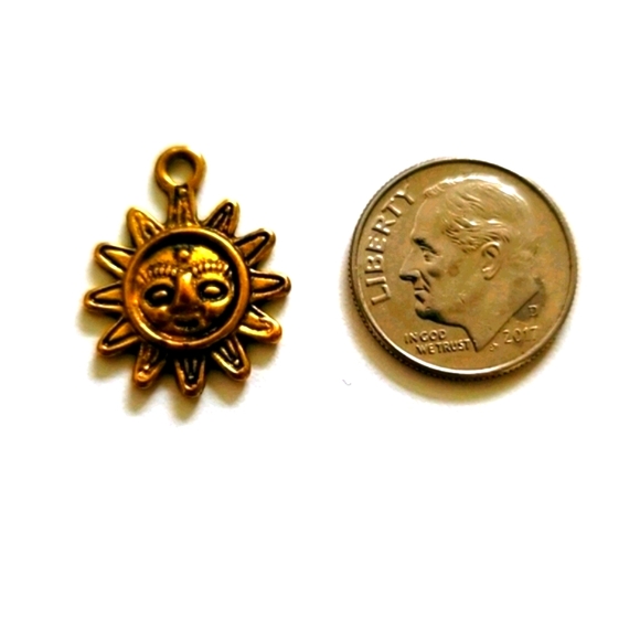 Tiny Vintage Gold Sun Face Pendant - Picture 3 of 3